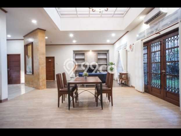 Rumah Elit LB 500m2 Siap Pakai Desain Elegan di Margorejo, Surabaya Rumah Elit LB 500m2 Siap Pakai Desain Elegan di Margorejo, Surabaya