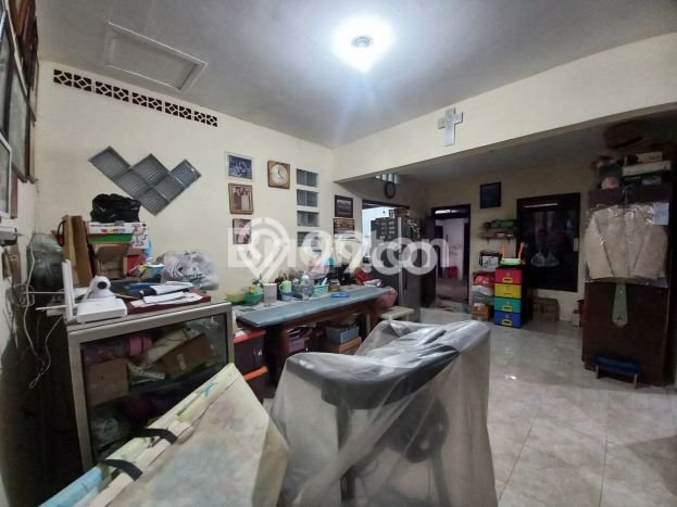 For Sale Rumah 4 Kamar Lokasi Strategis Nyaman dan Strategis di Rungkut For Sale Rumah 4 Kamar Lokasi Strategis Nyaman dan Strategis di Rungkut