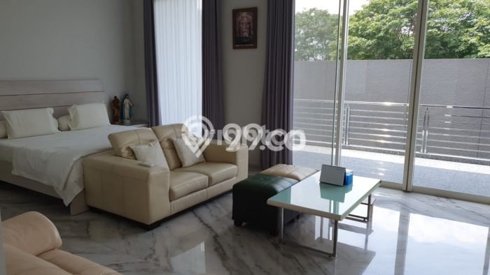 For Sale Rumah Mewah Exclusive di Sambikerep, Surabaya For Sale Rumah Mewah Exclusive di Sambikerep, Surabaya