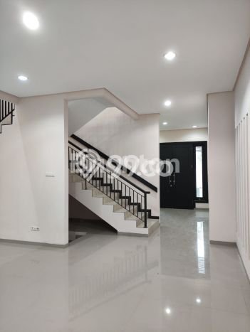 Hunian Mewah LB 250m2 Siap Pakai Desain Elegan di kertajaya, Surabaya Hunian Mewah LB 250m2 Siap Pakai Desain Elegan di kertajaya, Surabaya