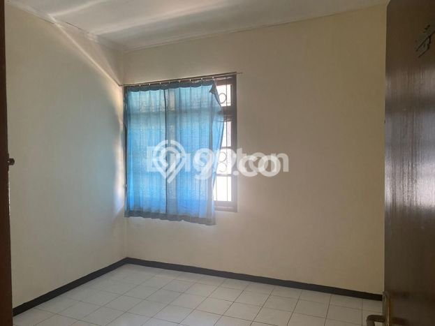 Rumah Mewah Siap Huni LT 200m2 di Rungkut, Surabaya Rumah Mewah Siap Huni LT 200m2 di Rungkut, Surabaya