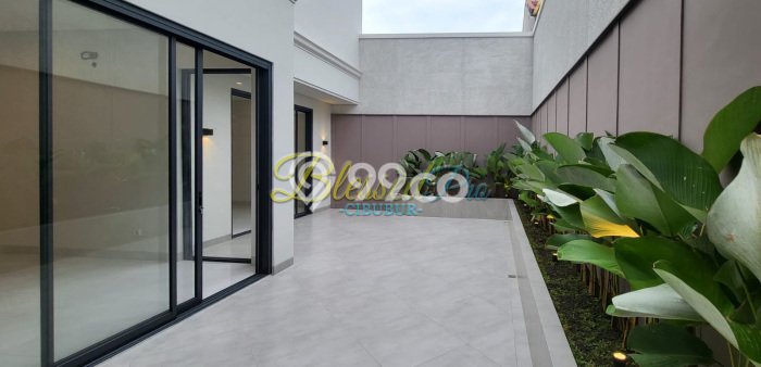 Ready to Use! Luxury House LT 210m2 Desain Modern di Legenda Wisata Ready to Use! Luxury House LT 210m2 Desain Modern di Legenda Wisata
