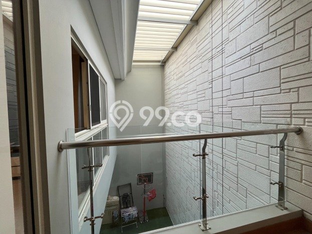 Ready to Use! Premium House LT 264m2 Desain Elegan di Pakuwon City Ready to Use! Premium House LT 264m2 Desain Elegan di Pakuwon City