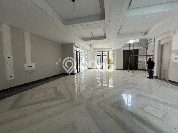 Jual Rumah Luas Elegan Dengan View Eksklusif di Pakuwon Indah, Surabaya Jual Rumah Luas Elegan Dengan View Eksklusif di Pakuwon Indah, Surabaya
