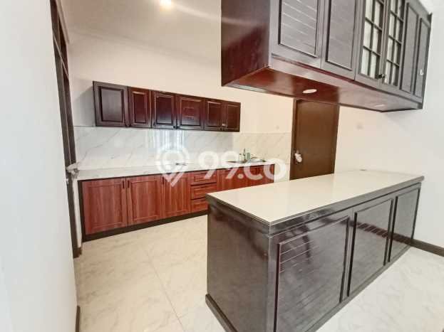 Disewakan! Rumah 7 Kamar Tidur &
4 Kamar Mandi di Pasteur, Bandung Disewakan! Rumah 7 Kamar Tidur &
4 Kamar Mandi di Pasteur, Bandung