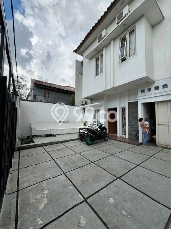 Disewakan! Rumah 5 Kamar Tidur &
4 Kamar Mandi di Buah Batu, Bandung Disewakan! Rumah 5 Kamar Tidur &
4 Kamar Mandi di Buah Batu, Bandung