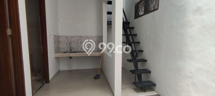 Disewakan! Rumah 4 Kamar Tidur &
3 Kamar Mandi di BKR, Bandung Disewakan! Rumah 4 Kamar Tidur &
3 Kamar Mandi di BKR, Bandung