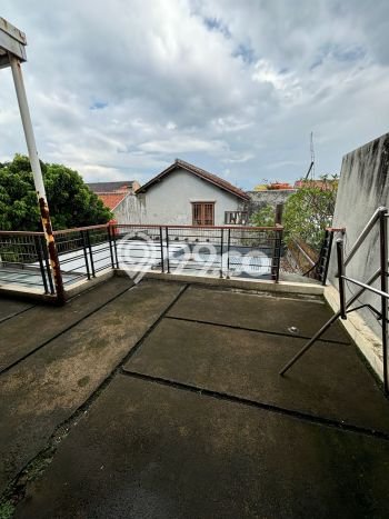 Rumah Luas Asri 4 KT Siap Pakai di Buah Batu Bandung Rumah Luas Asri 4 KT Siap Pakai di Buah Batu Bandung
