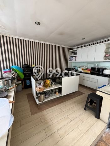 Disewakan! Rumah 5 Kamar Tidur &
4 Kamar Mandi di Buah Batu, Bandung Disewakan! Rumah 5 Kamar Tidur &
4 Kamar Mandi di Buah Batu, Bandung