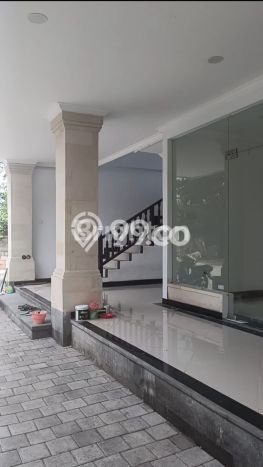 Ruko Disewakan di Kerobokan, Luas 868m², Area Komersial, Akses Utama Ruko Disewakan di Kerobokan, Luas 868m², Area Komersial, Akses Utama