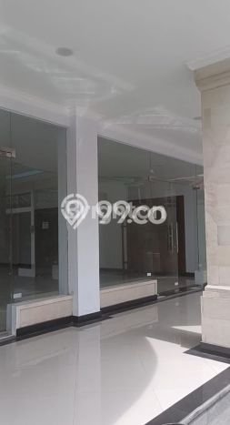 Ruko Disewakan di Kerobokan, Luas 868m², Area Komersial, Akses Utama Ruko Disewakan di Kerobokan, Luas 868m², Area Komersial, Akses Utama