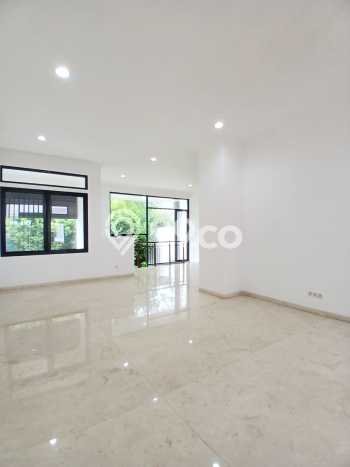 Rumah Elit LB 350m2 Siap Huni Desain Elegan di Ragunan, Jakarta Selatan Rumah Elit LB 350m2 Siap Huni Desain Elegan di Ragunan, Jakarta Selatan