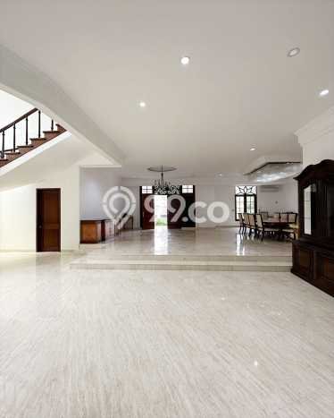 Disewakan Rumah Bagus di Menteng Harga Rp 2,5 Miliar/ Tahun Disewakan Rumah Bagus di Menteng Harga Rp 2,5 Miliar/ Tahun