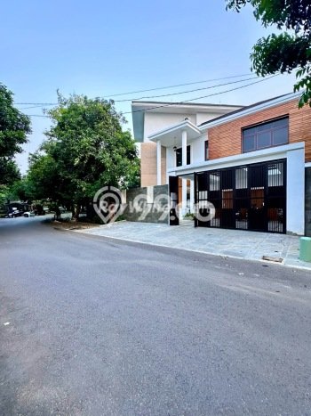 Siap Huni Rumah Mewah 5 Kamar di Kebayoran Baru Dekat ke Mana Saja Siap Huni Rumah Mewah 5 Kamar di Kebayoran Baru Dekat ke Mana Saja