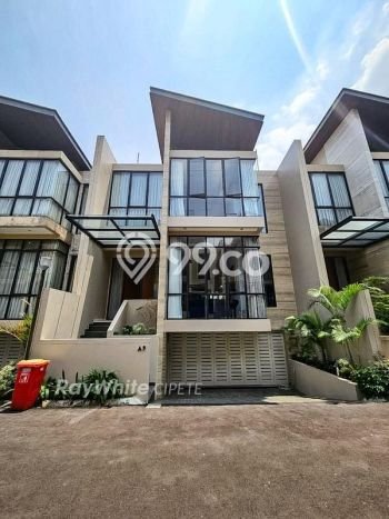 HARGA SPECIAL! Rumah Nyaman di Cilandak, Jakarta Selatan, Luas 122m² Bangunan 275m² BISA KPR! HARGA SPECIAL! Rumah Nyaman di Cilandak, Jakarta Selatan, Luas 122m² Bangunan 275m² BISA KPR!