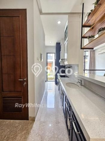 HARGA SPECIAL! Rumah Nyaman di Cilandak, Jakarta Selatan, Luas 122m² Bangunan 275m² BISA KPR! HARGA SPECIAL! Rumah Nyaman di Cilandak, Jakarta Selatan, Luas 122m² Bangunan 275m² BISA KPR!