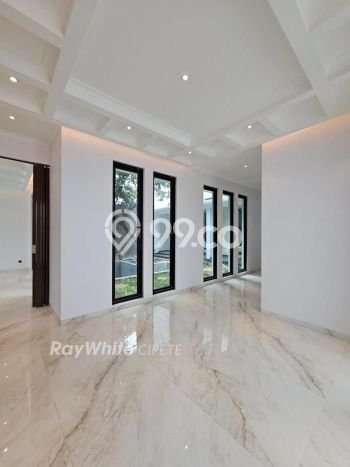 Hunian Mewah LT 450m² / LB 600m² di Kompleks Cluster Cipete, Jakarta Selatan Hunian Mewah LT 450m² / LB 600m² di Kompleks Cluster Cipete, Jakarta Selatan