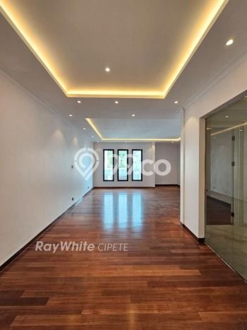 Hunian Mewah LT 450m² / LB 600m² di Kompleks Cluster Cipete, Jakarta Selatan Hunian Mewah LT 450m² / LB 600m² di Kompleks Cluster Cipete, Jakarta Selatan