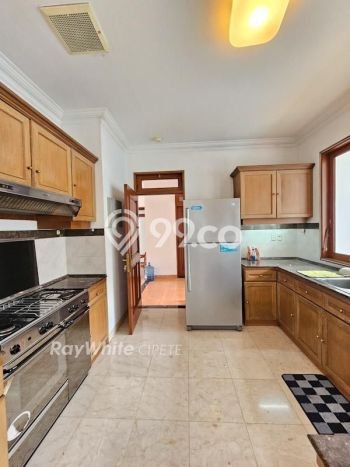 Rumah Akses Mudah di Kemang, Jakarta Selatan, LT 404m² Bangunan 350m² Rumah Akses Mudah di Kemang, Jakarta Selatan, LT 404m² Bangunan 350m²