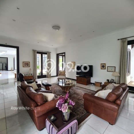 Hunian Elit LB 700m2 Siap Pakai Desain Elegan di Pondok Indah, Jakarta Selatan Hunian Elit LB 700m2 Siap Pakai Desain Elegan di Pondok Indah, Jakarta Selatan