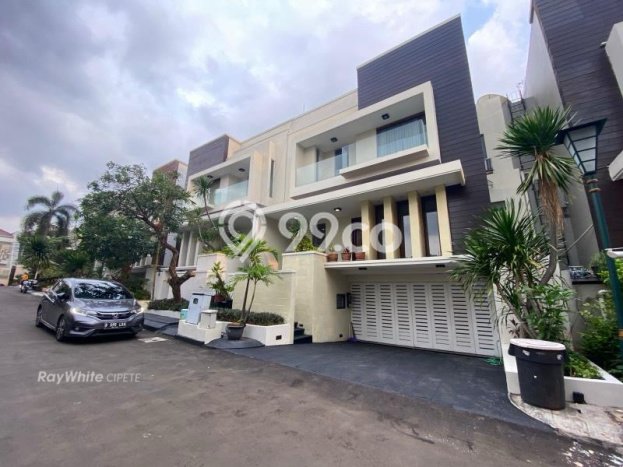 Rumah Exclusive 4 KT 3 KM di Kompleks Cluster Kemang, Jakarta Selatan Rumah Exclusive 4 KT 3 KM di Kompleks Cluster Kemang, Jakarta Selatan