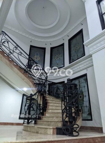 Rumah dengan Lokasi Strategis 9 KT di Menteng, Jakarta Pusat Rumah dengan Lokasi Strategis 9 KT di Menteng, Jakarta Pusat
