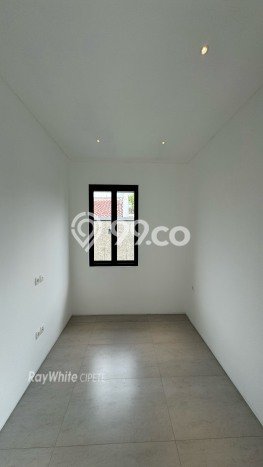 Rumah 4 KT 3 KM LT 203m², Luas Bangunan 439m² di Kemang, Jakarta Selatan Rumah 4 KT 3 KM LT 203m², Luas Bangunan 439m² di Kemang, Jakarta Selatan