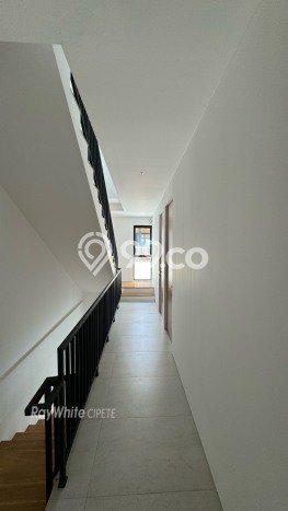 Rumah 4 KT 3 KM LT 203m², Luas Bangunan 439m² di Kemang, Jakarta Selatan Rumah 4 KT 3 KM LT 203m², Luas Bangunan 439m² di Kemang, Jakarta Selatan