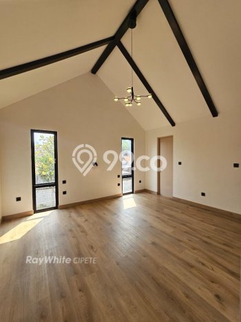 Rumah Elit Modern Tanpa Renovasi di Cipete Jakarta Selatan Rumah Elit Modern Tanpa Renovasi di Cipete Jakarta Selatan