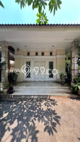 Ready to Use! Premium House LT 1012m2 Desain Modern di Kemang Ready to Use! Premium House LT 1012m2 Desain Modern di Kemang