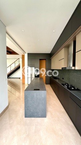 Rumah Elit Modern Tanpa Renovasi di Kemang Jakarta Selatan Rumah Elit Modern Tanpa Renovasi di Kemang Jakarta Selatan