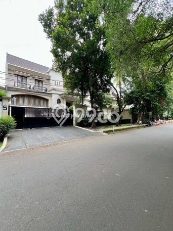 Rumah Asri 5 KT di Kebayoran Baru, Jakarta Selatan - LT 587m² Rumah Asri 5 KT di Kebayoran Baru, Jakarta Selatan - LT 587m²