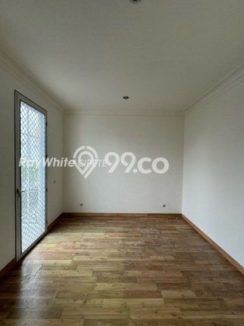 HUNIAN PILIHAN! Rumah kawasan Cipete, 3 KT, Area Strategis, LT 147m² Bangunan 270m² HUNIAN PILIHAN! Rumah kawasan Cipete, 3 KT, Area Strategis, LT 147m² Bangunan 270m²