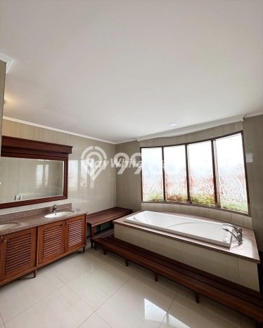Siap Huni Rumah Mewah 5 Kamar di Menteng Dekat ke Mana Pun Siap Huni Rumah Mewah 5 Kamar di Menteng Dekat ke Mana Pun