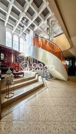Ready to Use! Luxury House LT 864m2 Desain Modern di Pondok Indah Ready to Use! Luxury House LT 864m2 Desain Modern di Pondok Indah