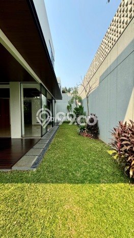 Rumah Elit Modern Tanpa Renovasi di Kemang Jakarta Selatan Rumah Elit Modern Tanpa Renovasi di Kemang Jakarta Selatan