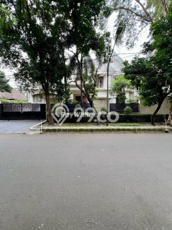 Rumah Asri 5 KT di Kebayoran Baru, Jakarta Selatan - LT 587m² Rumah Asri 5 KT di Kebayoran Baru, Jakarta Selatan - LT 587m²