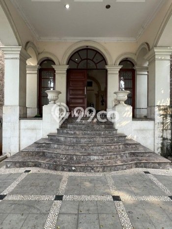 Dijual Rumah Luas Elegan Dengan View Eksklusif di Kuningan, Jakarta Selatan Dijual Rumah Luas Elegan Dengan View Eksklusif di Kuningan, Jakarta Selatan