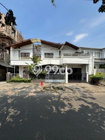 Rumah Dengan Harga Terbaik LT 423m² Lokasi Strategis di Jantung Kota Kebayoran Baru, Jakarta Selatan Rumah Dengan Harga Terbaik LT 423m² Lokasi Strategis di Jantung Kota Kebayoran Baru, Jakarta Selatan