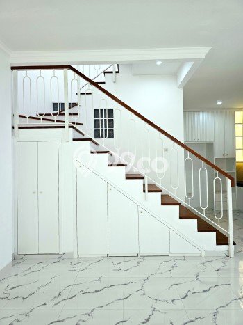 For Sale! Luxury House LT 149m2 Desain Elegan di Pondok Indah For Sale! Luxury House LT 149m2 Desain Elegan di Pondok Indah