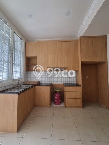 Jarang Ada! Rumah Sewa 4 Kamar Nyaman Siap Huni Cipete Jarang Ada! Rumah Sewa 4 Kamar Nyaman Siap Huni Cipete