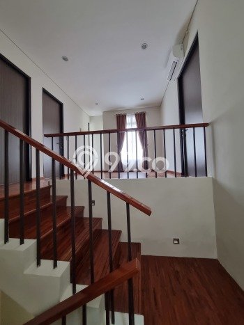 Rumah Disewakan Jakarta Selatan LT 300m2 LB 250m2 Area Lebak Bulus Rumah Disewakan Jakarta Selatan LT 300m2 LB 250m2 Area Lebak Bulus