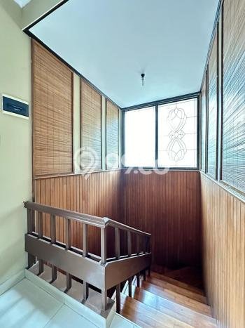 Rumah Elit LB 200m2 Siap Pakai Desain Elegan di Cireundeu, Tangerang Rumah Elit LB 200m2 Siap Pakai Desain Elegan di Cireundeu, Tangerang