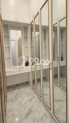Rumah Elit Modern Tanpa Renovasi di Pondok Indah Jakarta Selatan Rumah Elit Modern Tanpa Renovasi di Pondok Indah Jakarta Selatan