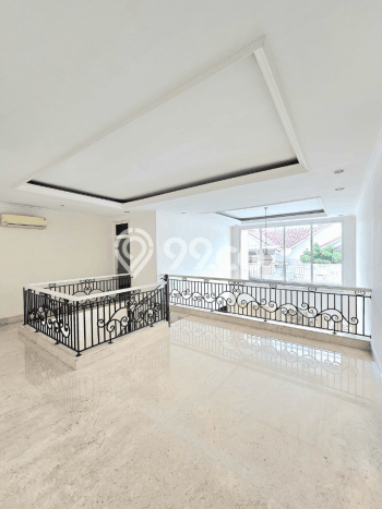 Ready to Use! Luxury House LT 320m2 Desain Modern di Pondok Indah Ready to Use! Luxury House LT 320m2 Desain Modern di Pondok Indah
