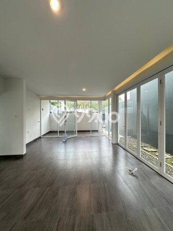 Rumah Elit Modern Tanpa Renovasi di Lebak Bulus Jakarta Selatan Rumah Elit Modern Tanpa Renovasi di Lebak Bulus Jakarta Selatan