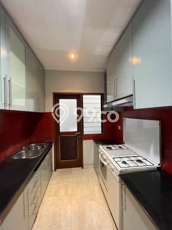 Disewakan Rumah Konsep Modern di Kemang Jakarta Selatan dengan 5 KT Disewakan Rumah Konsep Modern di Kemang Jakarta Selatan dengan 5 KT