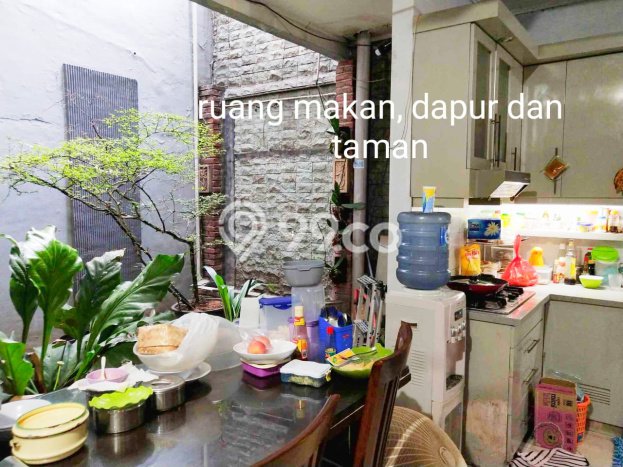Rumah Nyaman 5 KT Luas Tanah 142m² di Lebak Bulus, Jakarta Selatan Rumah Nyaman 5 KT Luas Tanah 142m² di Lebak Bulus, Jakarta Selatan