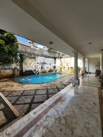 Ready to Use! Premium House LT 600m2 Desain Elegan di Lebak Bulus Ready to Use! Premium House LT 600m2 Desain Elegan di Lebak Bulus
