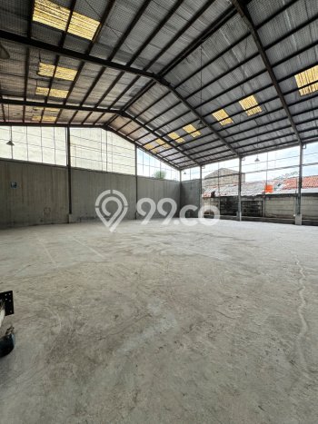 Pabrik Dijual di Kebayoran Lama Jakarta Selatan dengan LB 1000m2 Pabrik Dijual di Kebayoran Lama Jakarta Selatan dengan LB 1000m2